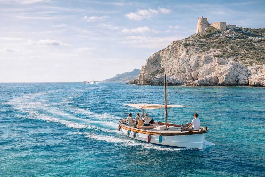 Tour in barca nelle acque cristalline