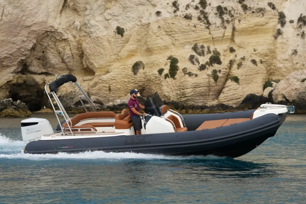 Tour Shared America's Cup in gommone Noestrum